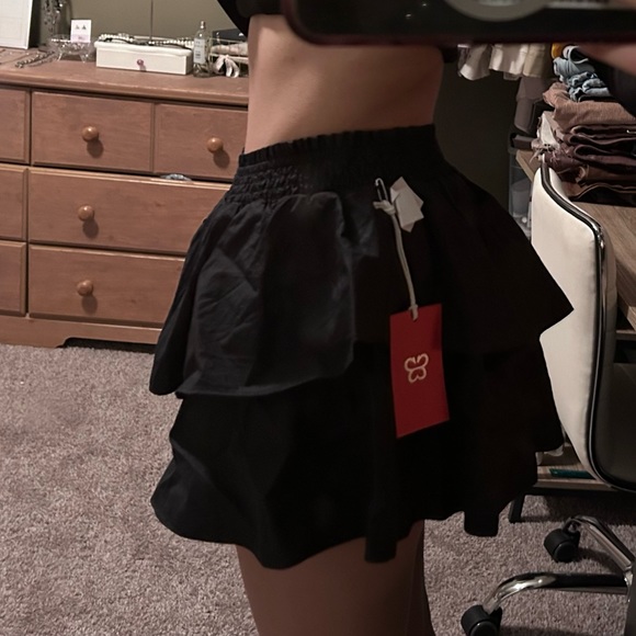 Aritzia-Sunday best, brand new black ruffled skort m/shorts - Picture 2 of 4
